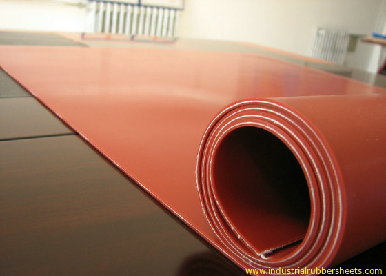Feuille résistante à la chaleur rouge foncé Rolls en caoutchouc de silicone renforcée pour insérer le tissu 1PLY