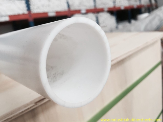 Le blanc industriel de catégorie a moulé la surface le tube/100% douce de tuyau de la Vierge PTFE de PTFE