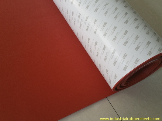 Feuille 100% industrielle de caoutchouc mousse de silicone de Vierge de catégorie avec le rouge adhésif de 3M de support