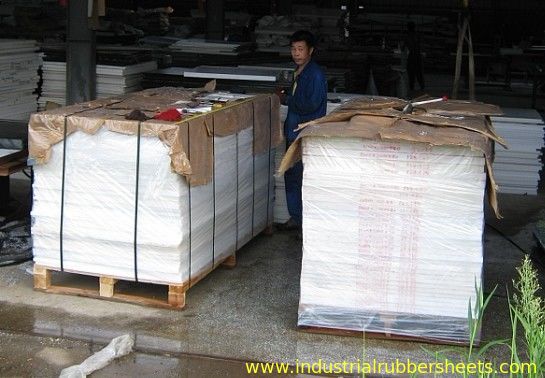 La feuille en plastique blanche de Delrin pour des vitesses/a coloré la densité de ³ des panneaux 1.45g/Cm de plastique