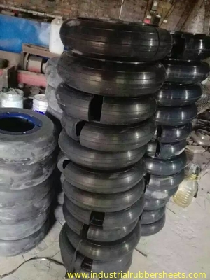 Accouplement en caoutchouc noir de pneu de NBR pour l'industrie sidérurgique, résistance à la traction 8 - 12Mpa