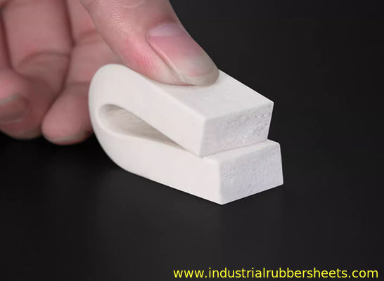 Extrusion d'éponge silicone résistante aux hautes températures avec une bonne résistance à l'usure et une résistance à la traction de 100-200 psi