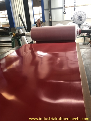 Couleur rouge de feuille en caoutchouc industrielle de tissu lissez/impression avec la catégorie de la meilleure qualité