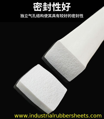 Taille personnalisable Stripe d'éponge en silicone à cellule fermée certifiée FDA pour le joint de porte