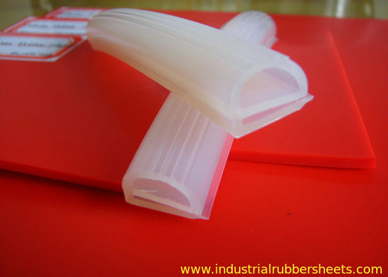 Extrusion de silicone translucide de qualité industrielle résistant aux températures élevées pour joints et profils