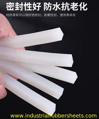 Bande et profil en silicone inodore de qualité alimentaire avec une résistance à la traction élevée pour les applications industrielles