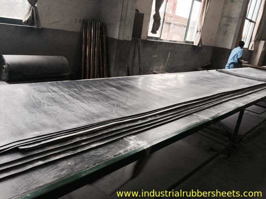 Feuille de caoutchouc fluoré haute température avec surface lisse et longueur de 10m-20m pour applications industrielles